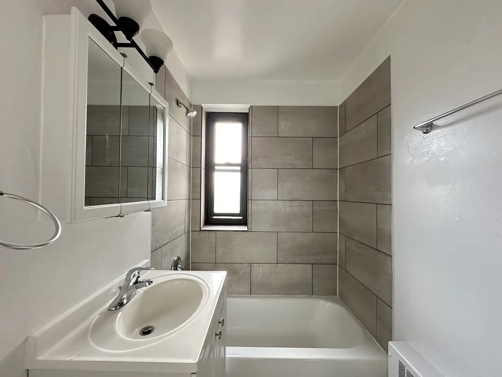 1360 W Touhy Ave, , 60626, USA 60626-unit#405-Chicago-IL