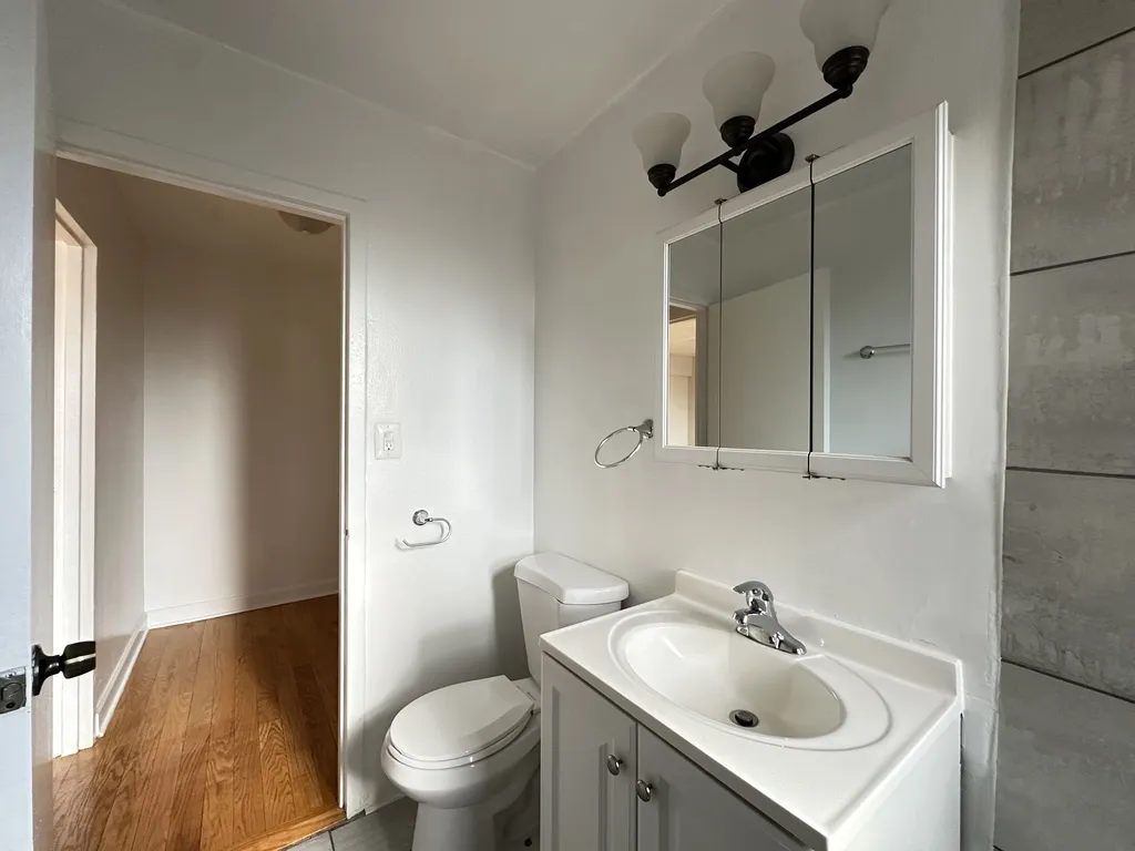 1360 W Touhy Ave, , 60626, USA 60626-unit#405-Chicago-IL