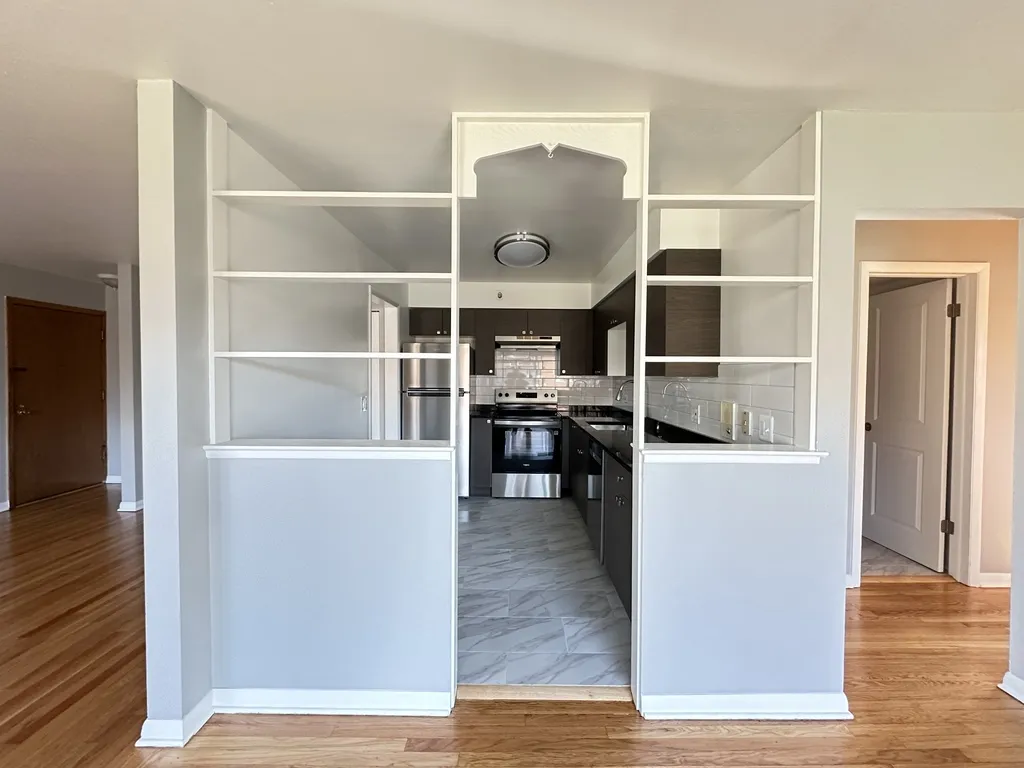 1026 S River Rd, Des Plaines,  60016, USA 60016-unit#2B-Chicago-IL