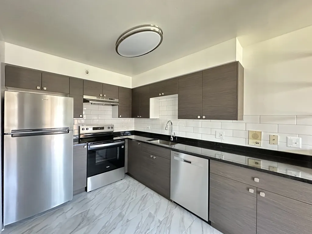 1026 S River Rd, Des Plaines,  60016, USA 60016-unit#2B-Chicago-IL