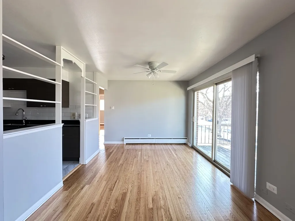 1026 S River Rd, Des Plaines,  60016, USA 60016-unit#2B-Chicago-IL