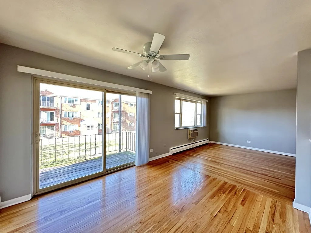 1026 S River Rd, Des Plaines,  60016, USA 60016-unit#2B-Chicago-IL