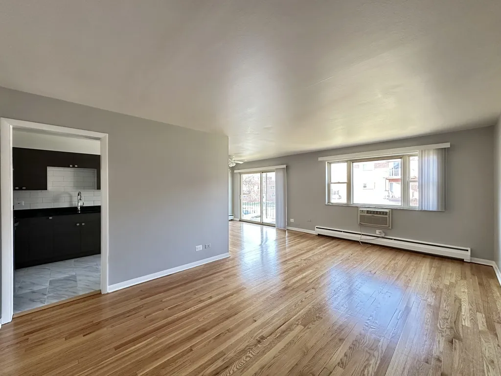 1026 S River Rd, Des Plaines,  60016, USA 60016-unit#2B-Chicago-IL