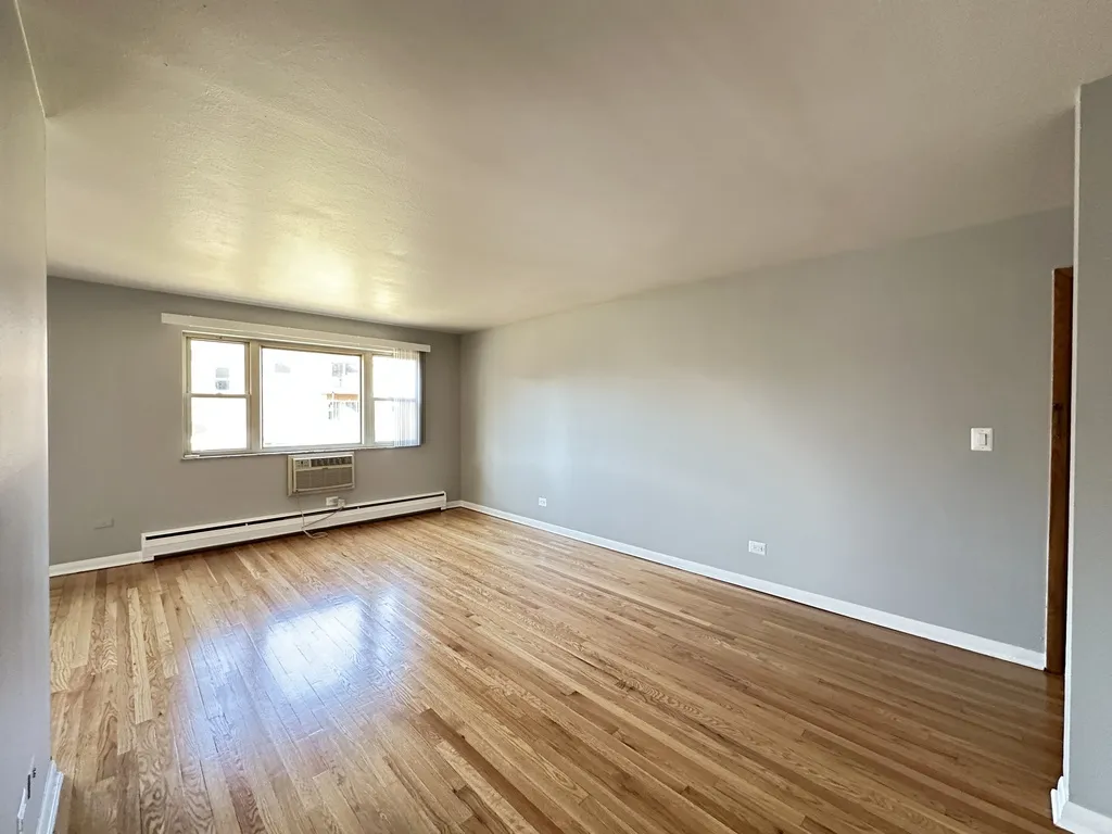 1026 S River Rd, Des Plaines,  60016, USA 60016-unit#2B-Chicago-IL