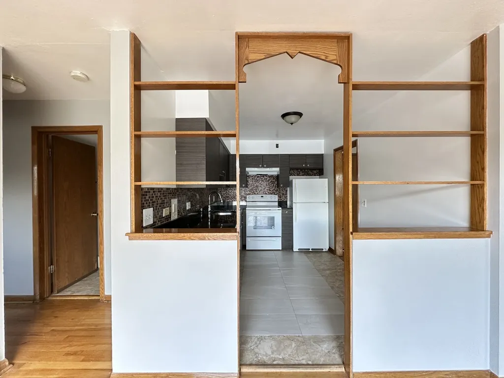 1639 Oakwood Ave, Des Plaines,  60016, USA 60016-unit#304-Chicago-IL