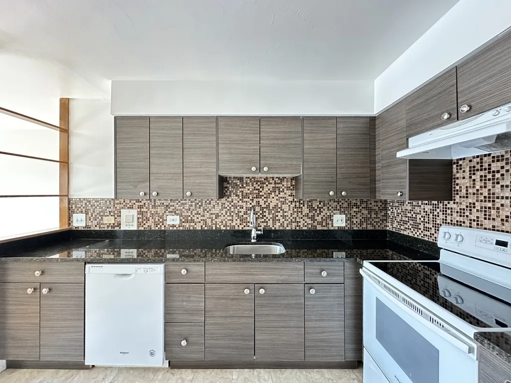 1639 Oakwood Ave, Des Plaines, 60016, USA 60016-unit#304-Chicago-IL