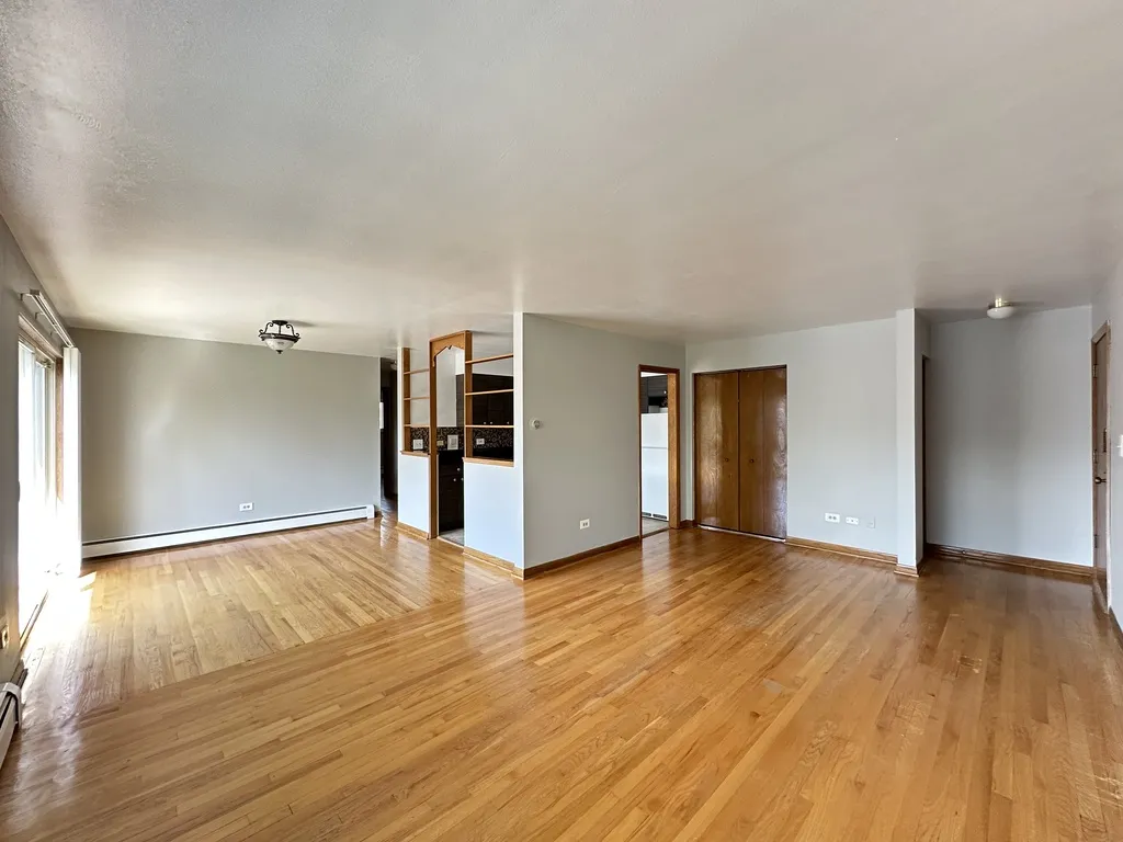 1639 Oakwood Ave, Des Plaines, 60016, USA 60016-unit#304-Chicago-IL