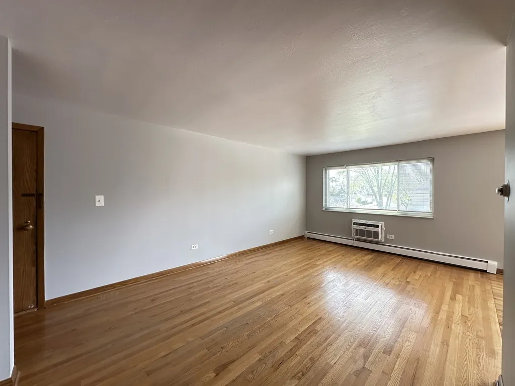 1639 Oakwood Ave, Des Plaines, 60016, USA 60016-unit#304-Chicago-IL