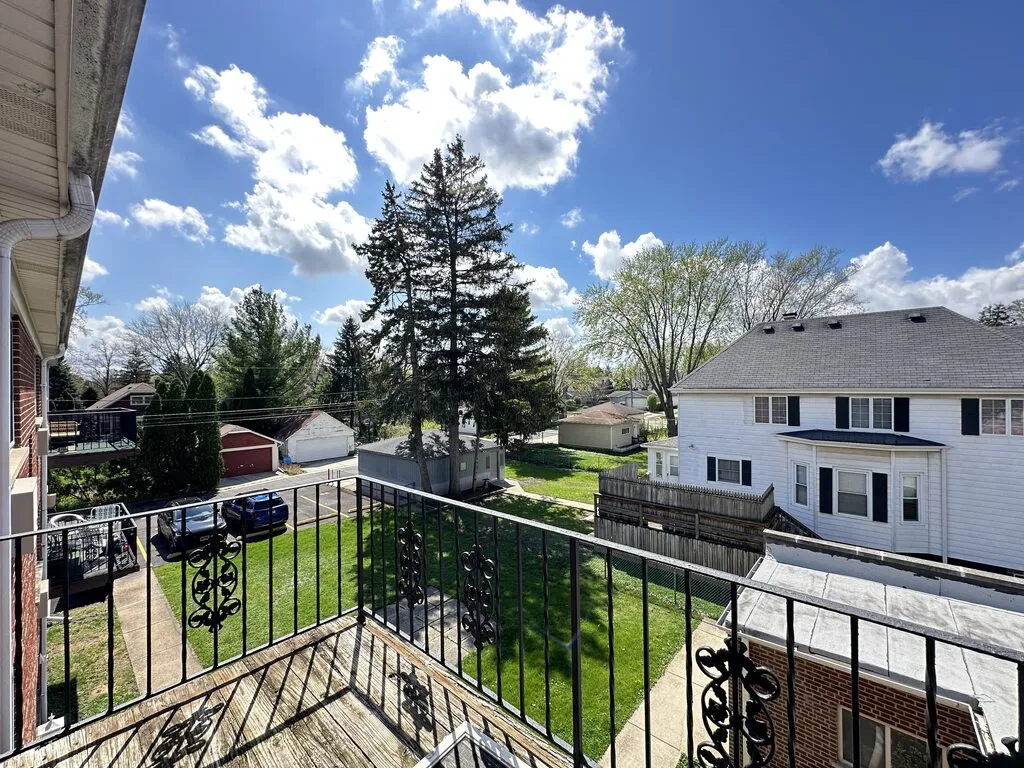 1639 Oakwood Ave, Des Plaines, 60016, USA 60016-unit#304-Chicago-IL