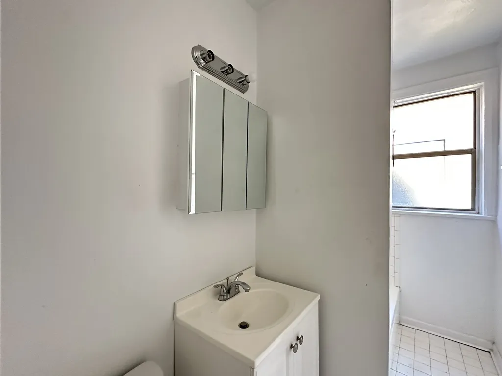 1363 W Estes Ave, ,  60626, USA 60626-unit#1H-Chicago-IL