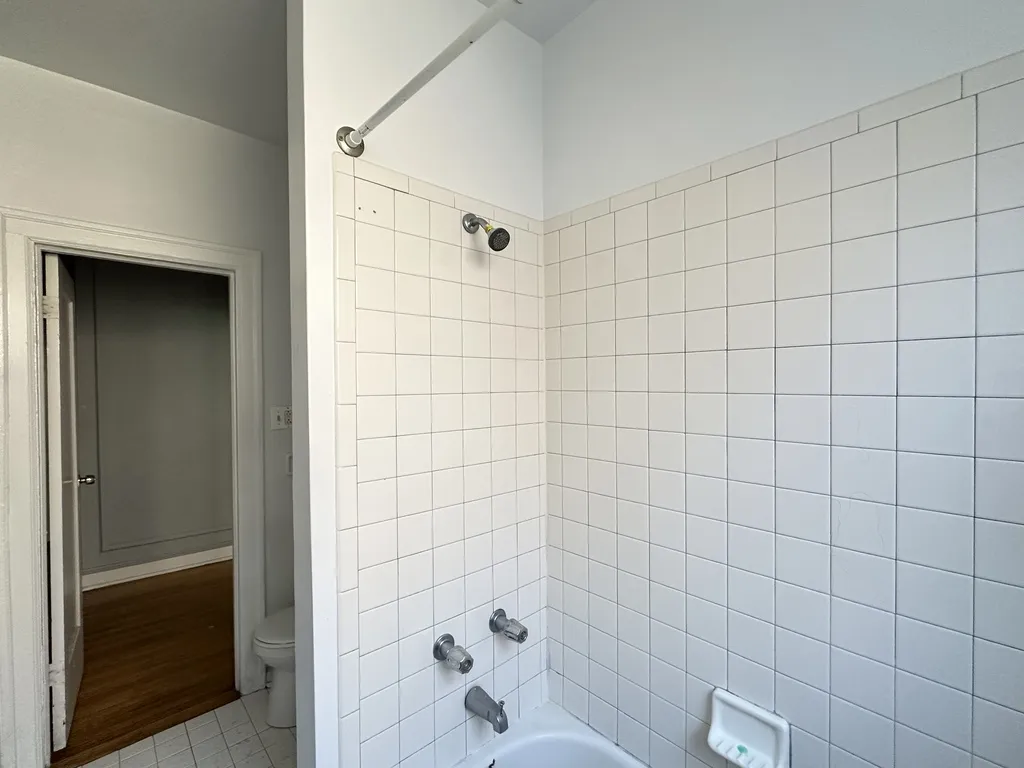 1363 W Estes Ave, ,  60626, USA 60626-unit#1H-Chicago-IL