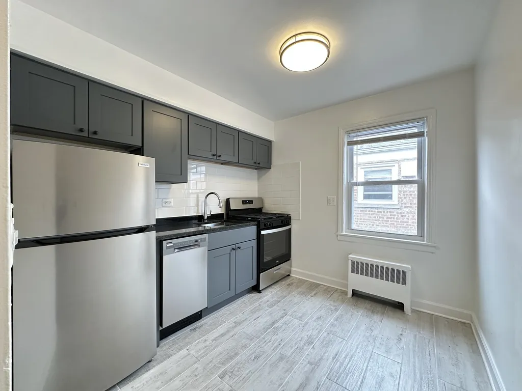 6705 N California Ave, ,  60645, USA 60645-unit#2S-Chicago-IL