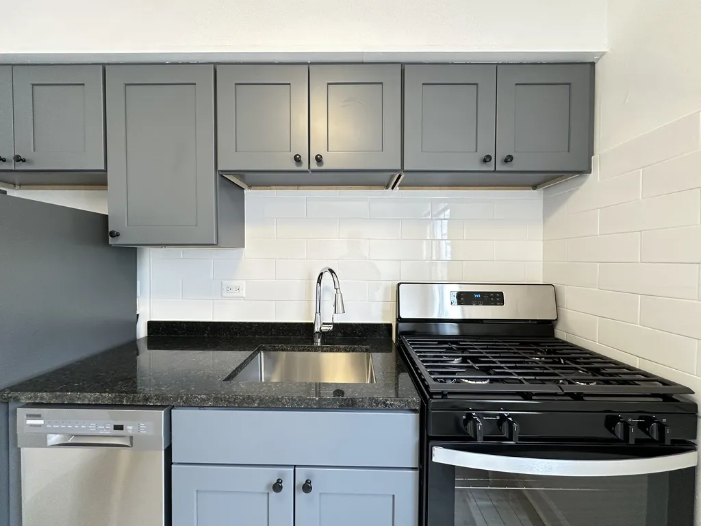 6705 N California Ave, ,  60645, USA 60645-unit#2S-Chicago-IL