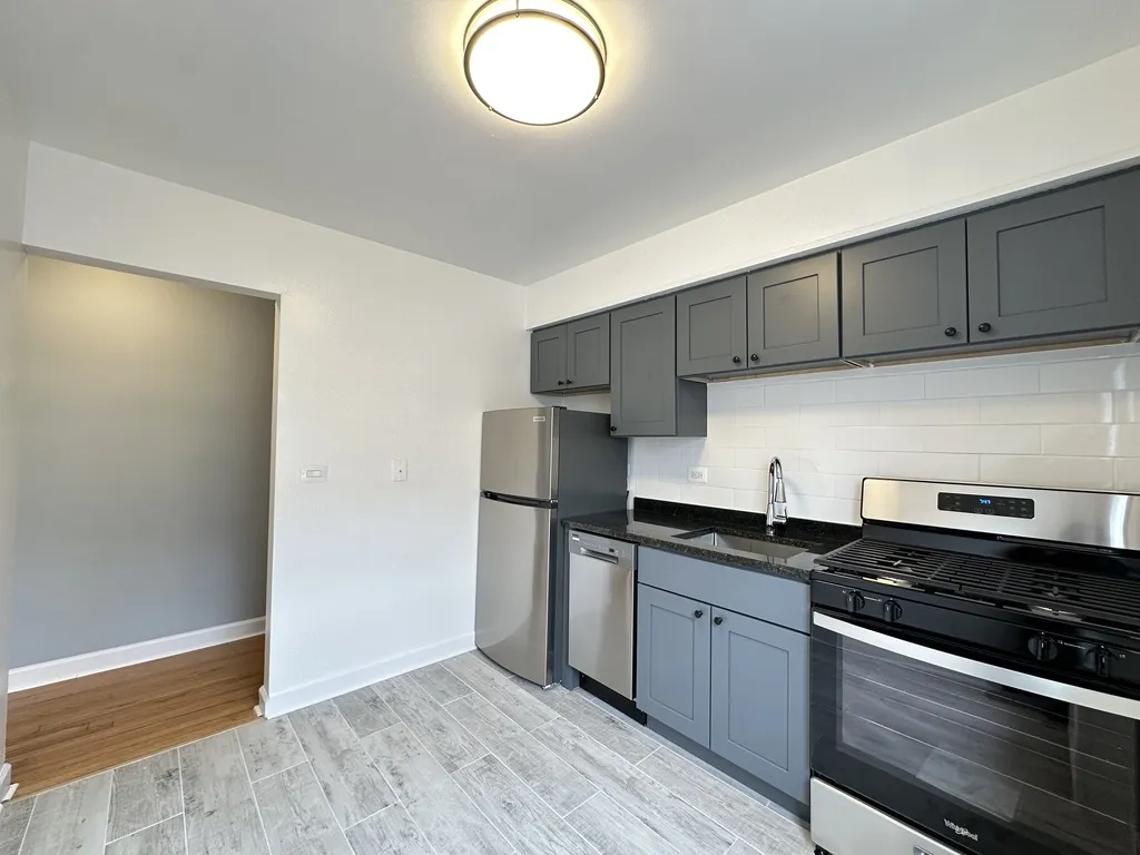 6705 N California Ave, ,  60645, USA 60645-unit#2S-Chicago-IL