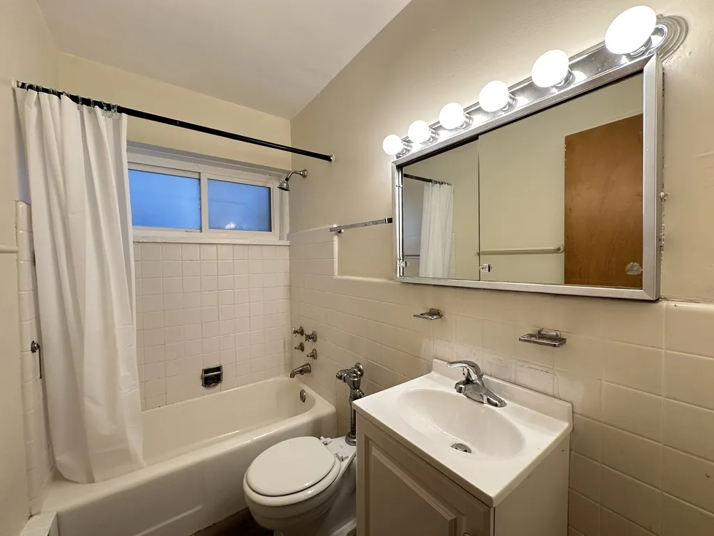 1400 Ave, Evanston, 60201, USA 60201-unit#208-Chicago-IL
