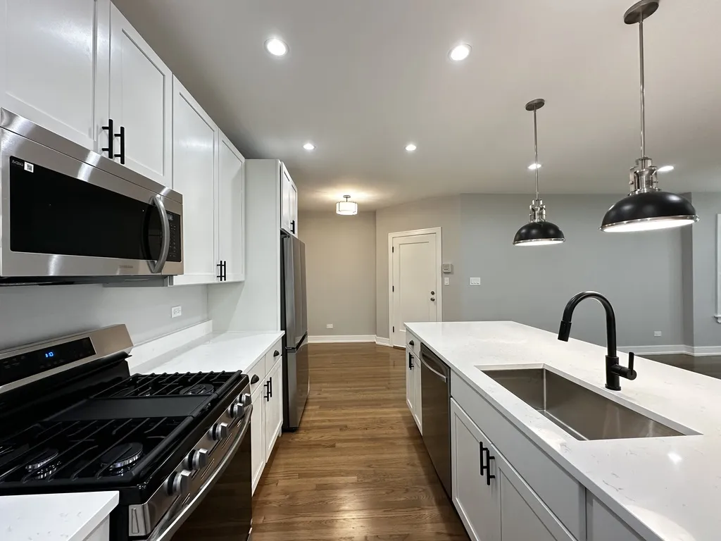 2639 W Carmen Ave, , 60625, USA 60625-unit#3-Chicago-IL