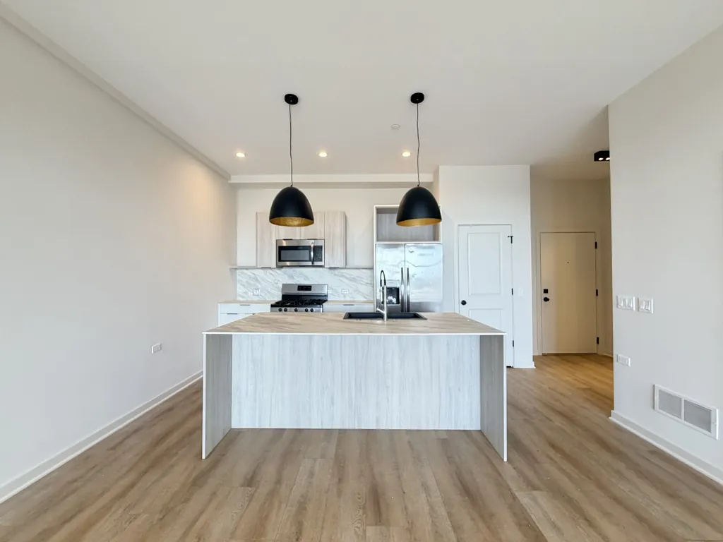 3207 N Narragansett Ave, , 60634, USA 60634-unit#307-Chicago-IL