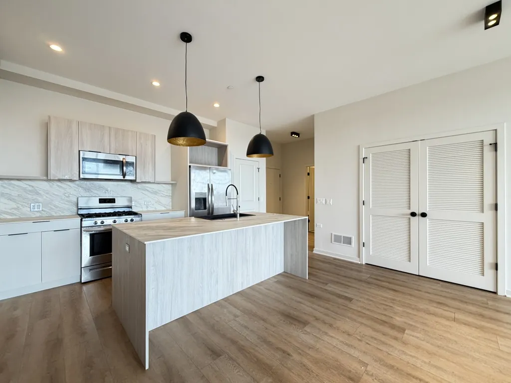 3207 N Narragansett Ave, , 60634, USA 60634-unit#307-Chicago-IL