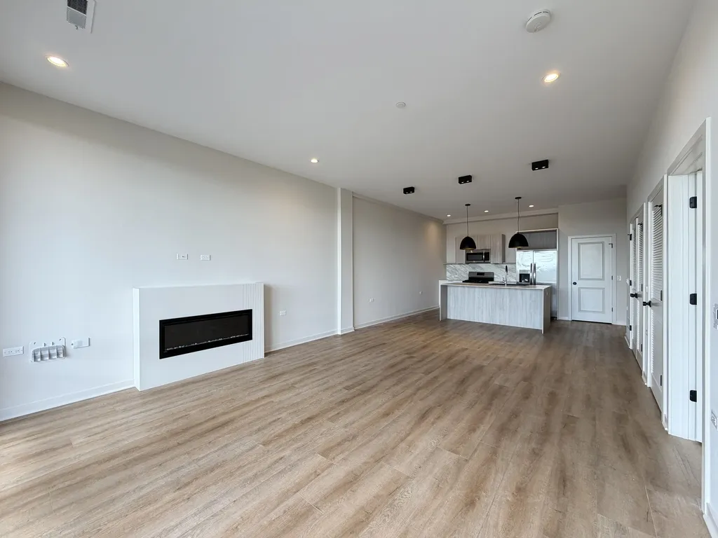 3207 N Narragansett Ave, , 60634, USA 60634-unit#307-Chicago-IL