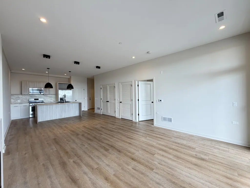 3207 N Narragansett Ave, , 60634, USA 60634-unit#307-Chicago-IL