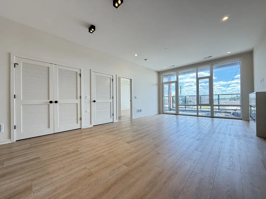 3207 N Narragansett Ave, , 60634, USA 60634-unit#307-Chicago-IL