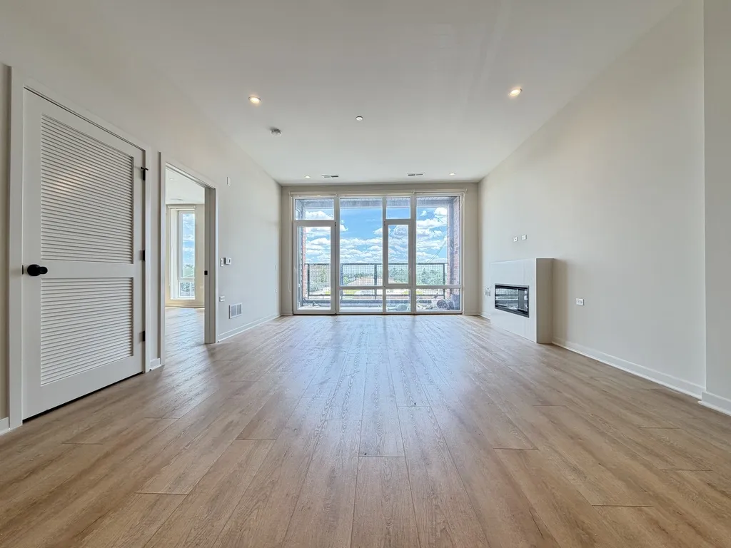 3207 N Narragansett Ave, , 60634, USA 60634-unit#307-Chicago-IL