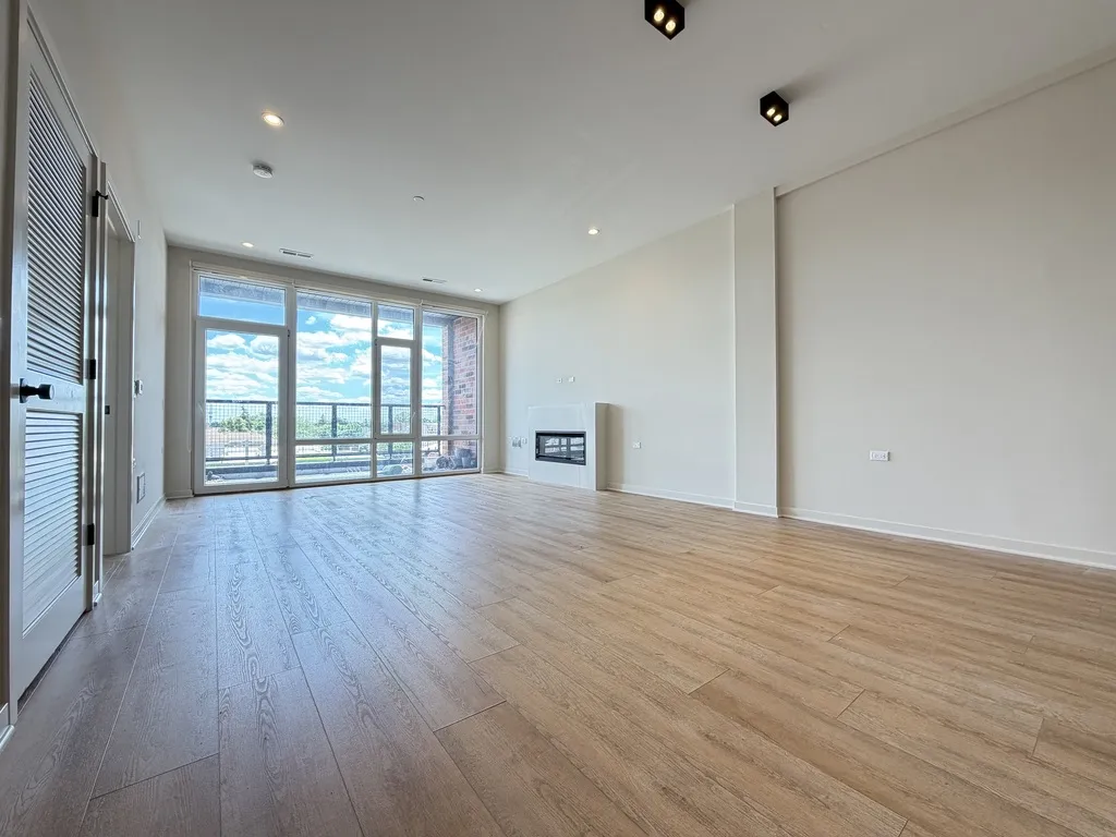 3207 N Narragansett Ave, , 60634, USA 60634-unit#307-Chicago-IL