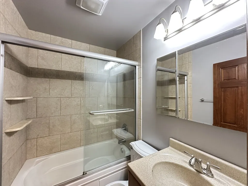 663 W Grace St, ,  60613, USA 60613-unit#207-Chicago-IL