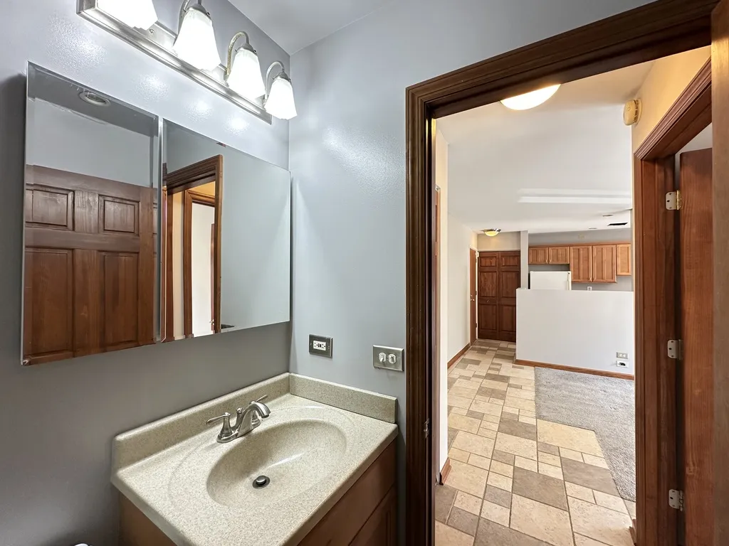 663 W Grace St, ,  60613, USA 60613-unit#207-Chicago-IL
