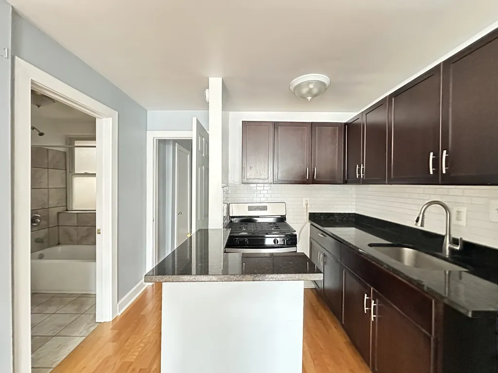 5670 N Ridge Ave, ,  60660, USA 60660-unit#1S-Chicago-IL