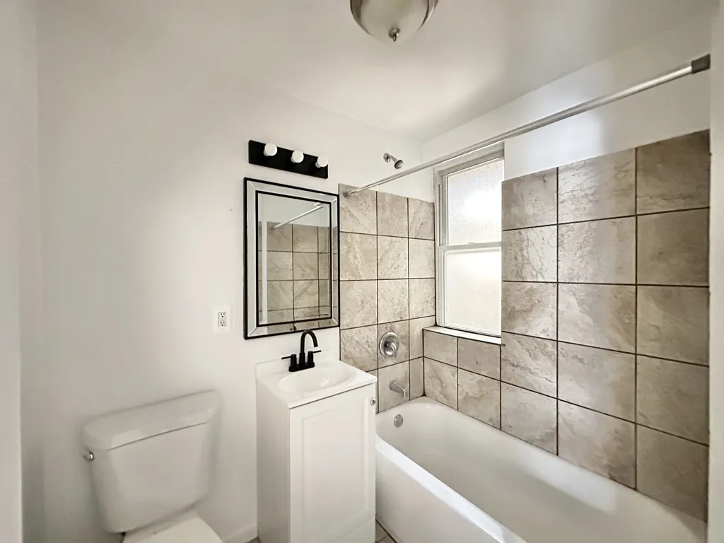 5670 N Ridge Ave, ,  60660, USA 60660-unit#1S-Chicago-IL