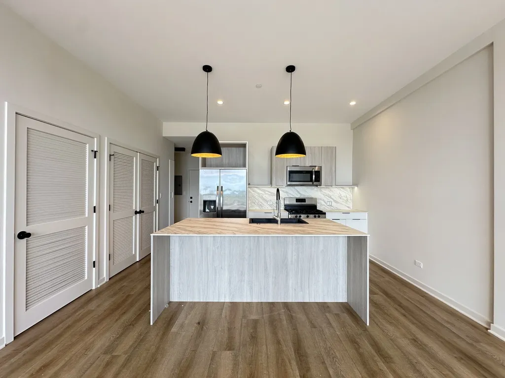 3207 N Narragansett Ave, ,  60634, USA 60634-unit#406-Chicago-IL