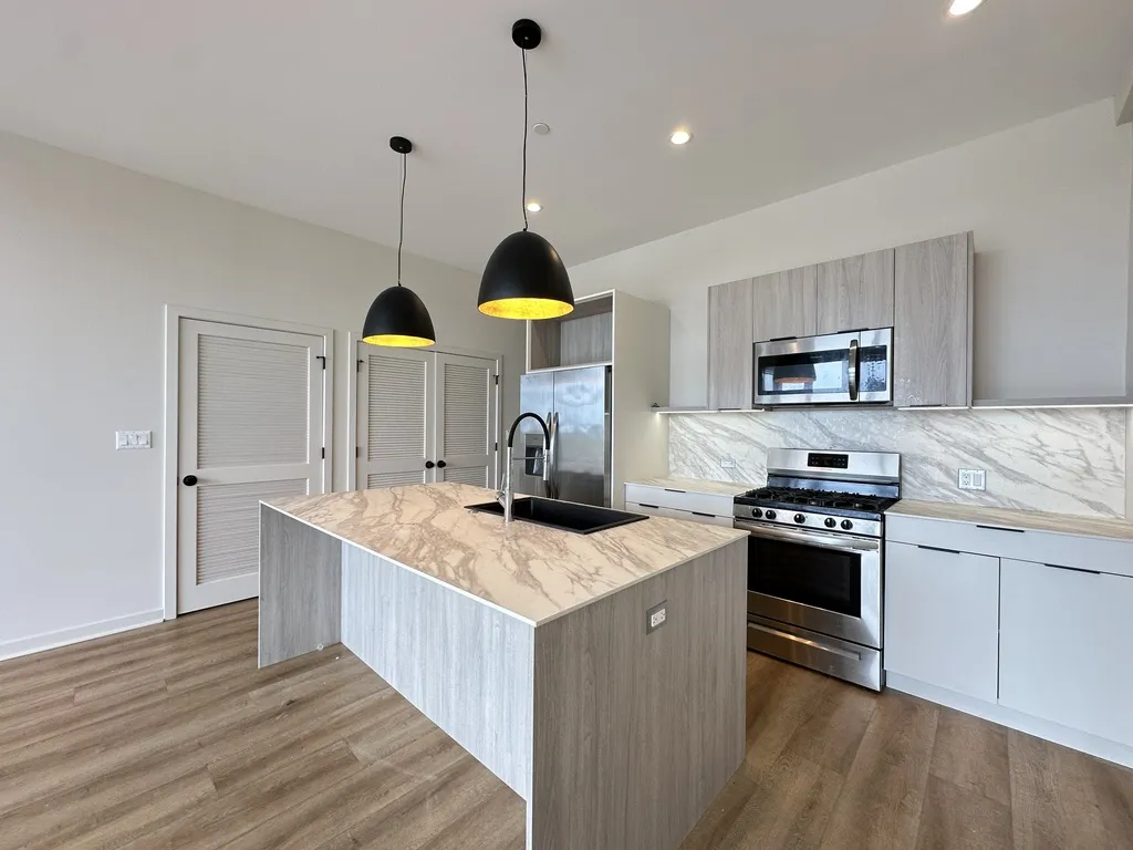 3207 N Narragansett Ave, ,  60634, USA 60634-unit#406-Chicago-IL