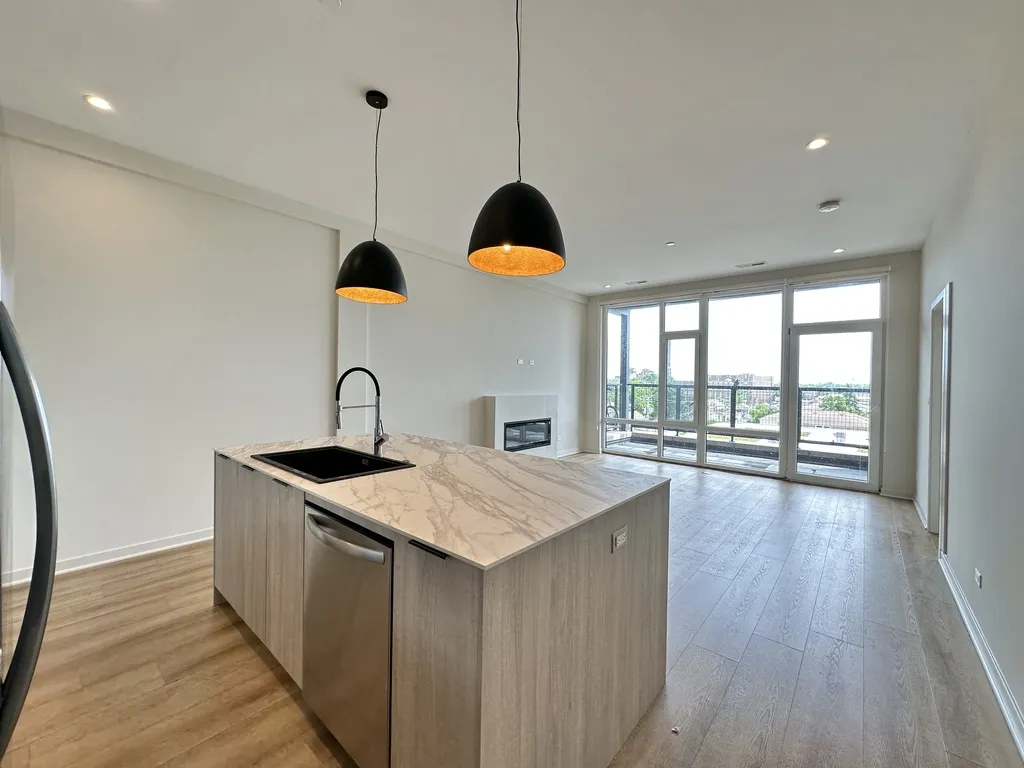 3207 N Narragansett Ave, ,  60634, USA 60634-unit#406-Chicago-IL