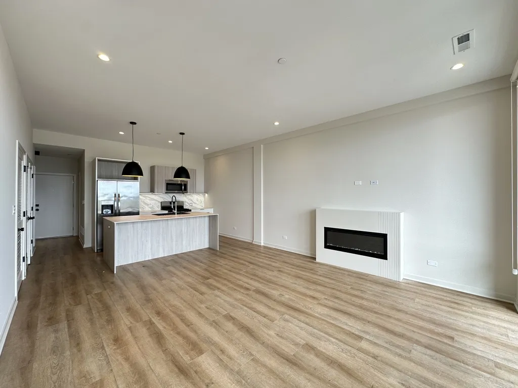 3207 N Narragansett Ave, ,  60634, USA 60634-unit#406-Chicago-IL