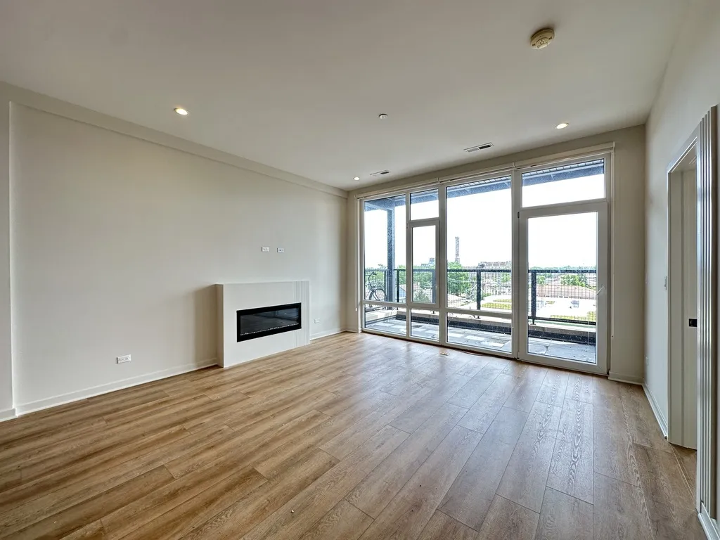 3207 N Narragansett Ave, ,  60634, USA 60634-unit#406-Chicago-IL
