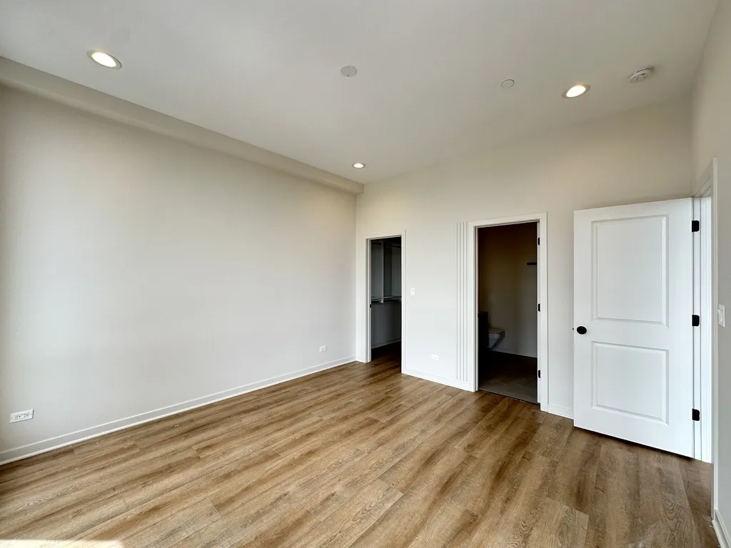 3207 N Narragansett Ave, ,  60634, USA 60634-unit#406-Chicago-IL