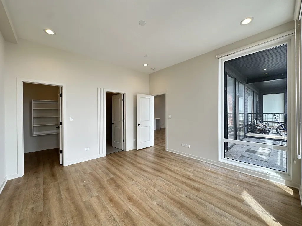 3207 N Narragansett Ave, ,  60634, USA 60634-unit#406-Chicago-IL