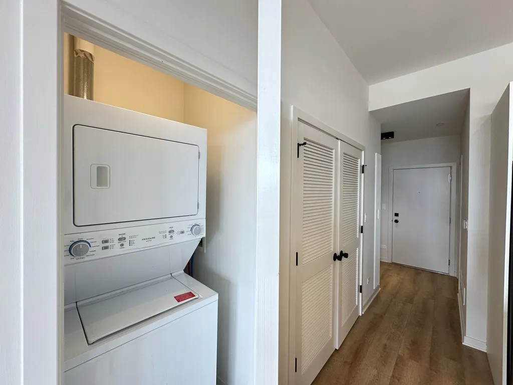 3207 N Narragansett Ave, ,  60634, USA 60634-unit#406-Chicago-IL