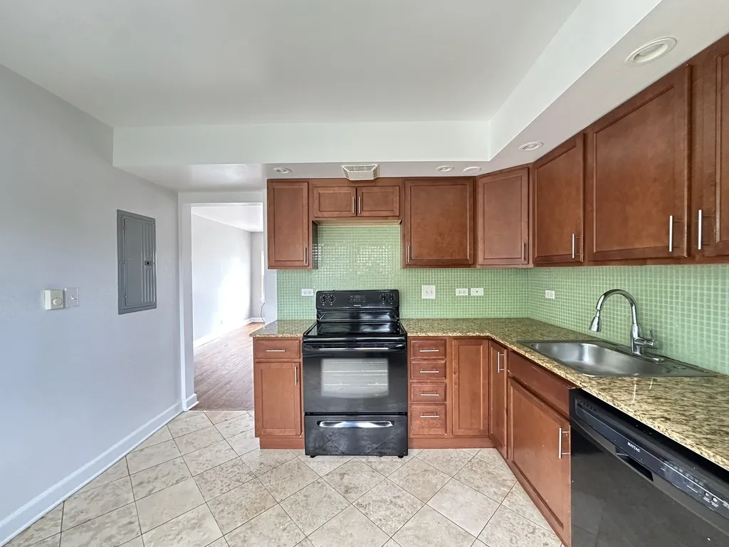 7632 N Milwaukee Ave, Niles, 60714, USA 60714-unit#2B-Chicago-IL