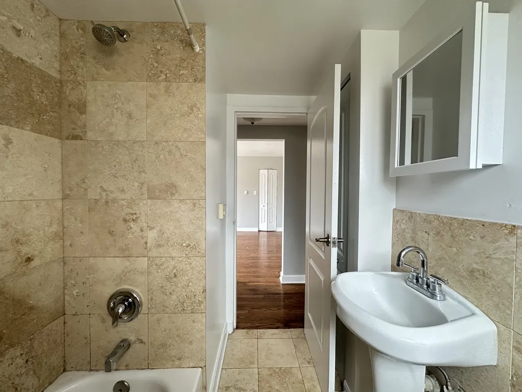 7632 N Milwaukee Ave, Niles, 60714, USA 60714-unit#2B-Chicago-IL