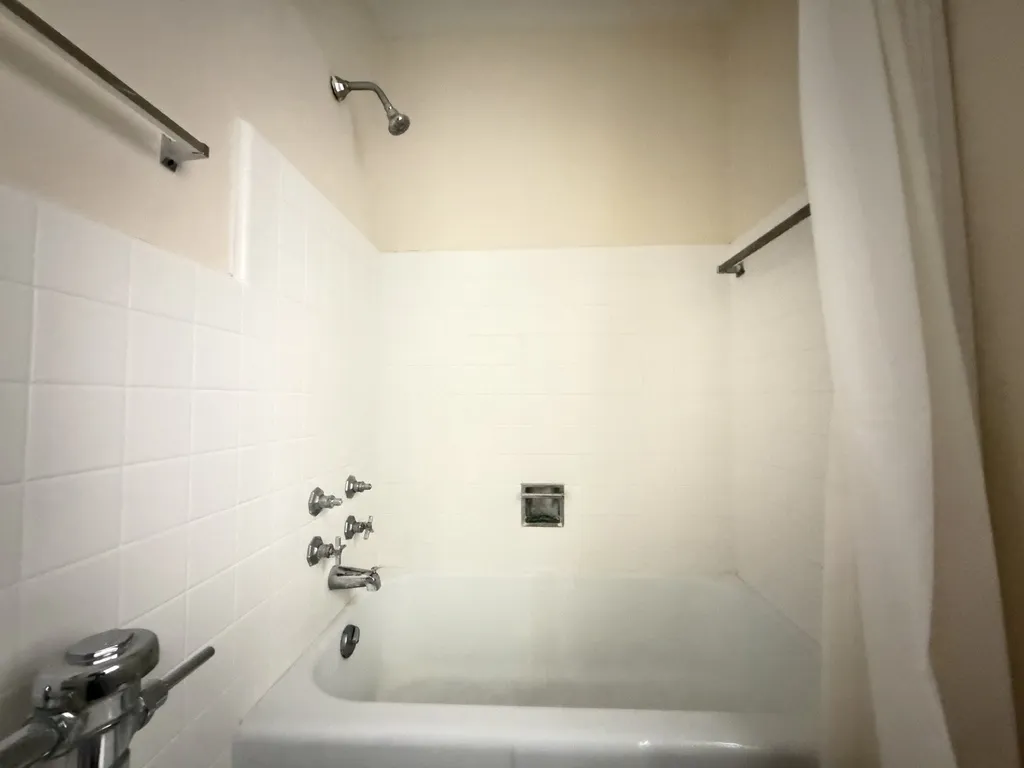 1400 Ave, Evanston, 60201, USA 60201-unit#105-Chicago-IL