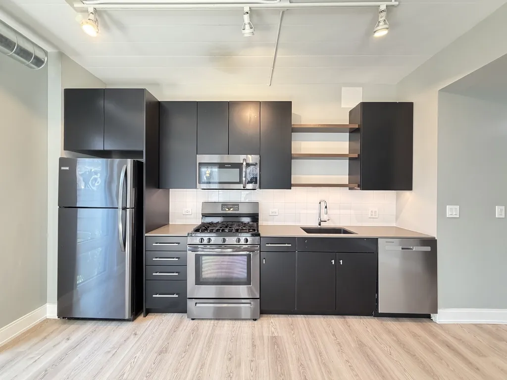 941 W Belmont Ave, ,  60657, USA 60657-unit#207-Chicago-IL