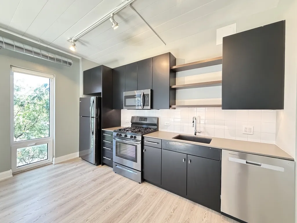 941 W Belmont Ave, ,  60657, USA 60657-unit#207-Chicago-IL