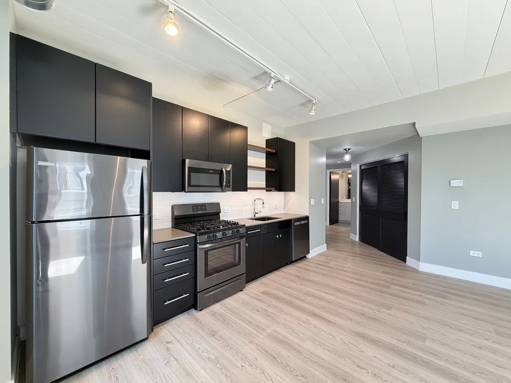 941 W Belmont Ave, ,  60657, USA 60657-unit#207-Chicago-IL