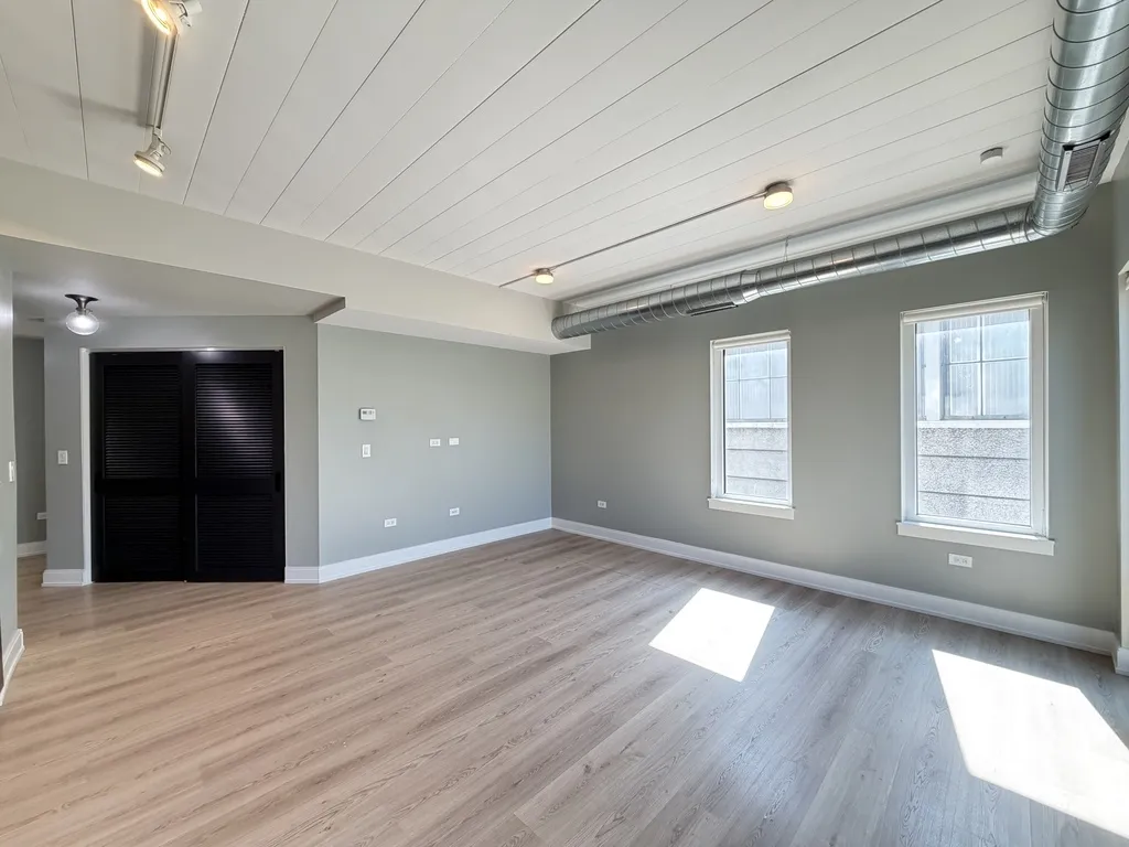 941 W Belmont Ave, ,  60657, USA 60657-unit#207-Chicago-IL