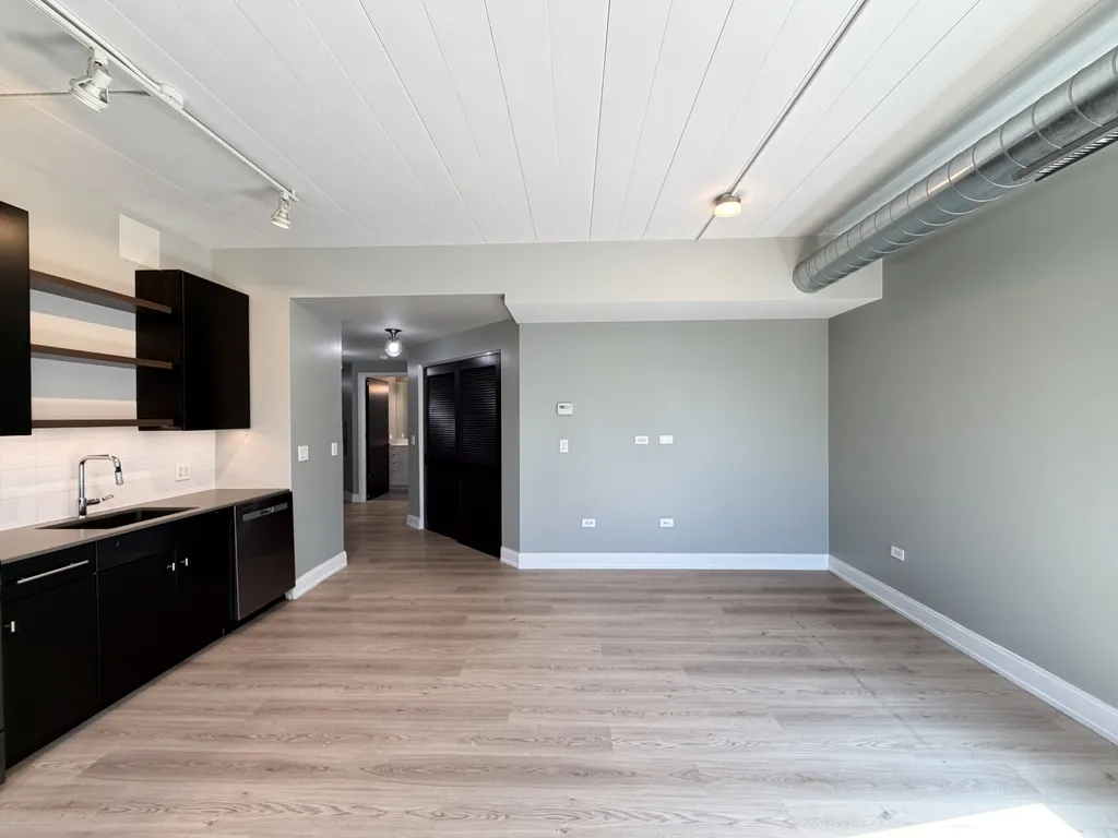 941 W Belmont Ave, ,  60657, USA 60657-unit#207-Chicago-IL