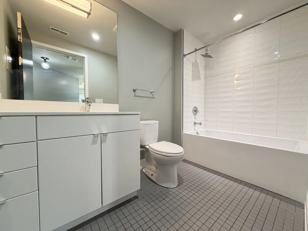 941 W Belmont Ave, ,  60657, USA 60657-unit#207-Chicago-IL