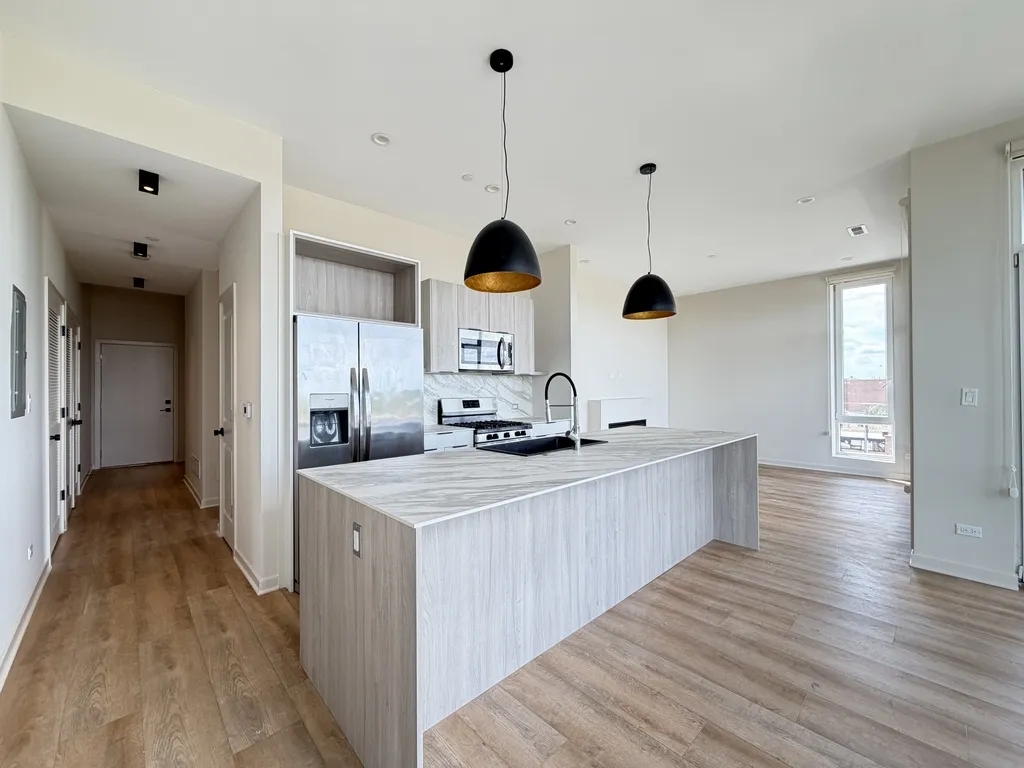 3207 N Narragansett Ave, , 60634, USA 60634-unit#404-Chicago-IL