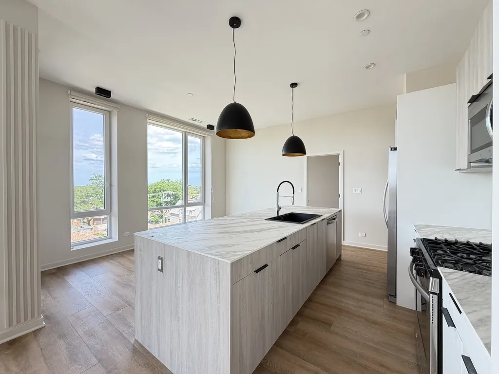 3207 N Narragansett Ave, , 60634, USA 60634-unit#404-Chicago-IL